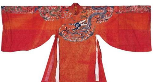 四、 女装之美：较宽袖较窄裳与华丽配饰