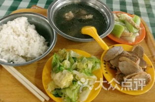 二、 海岸线上的盐味记忆：集美区海鲜街区探险