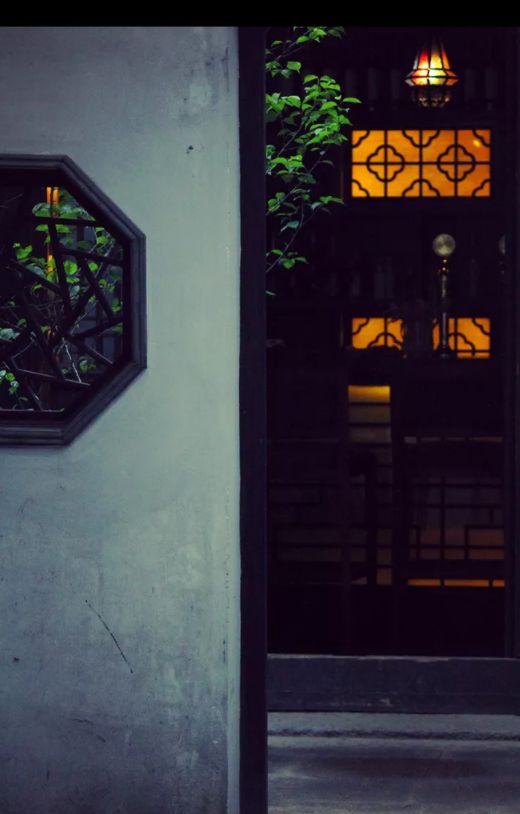夜半鸡鸣， 惊魂一瞥