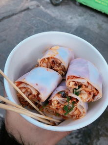 美食攻略：鸡豆凉粉 & 腊排骨火锅 (别忘了带点辣椒!)