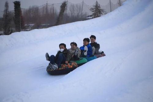 3. 济南蟠龙山滑雪场：赛马与冰刃完美结合