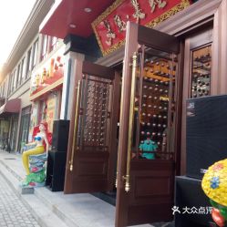 周边推荐：住宿与美食