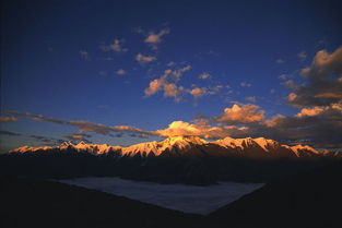 丽江旅拍攻略：雪山烟火藏爱意，浪漫之旅必看！