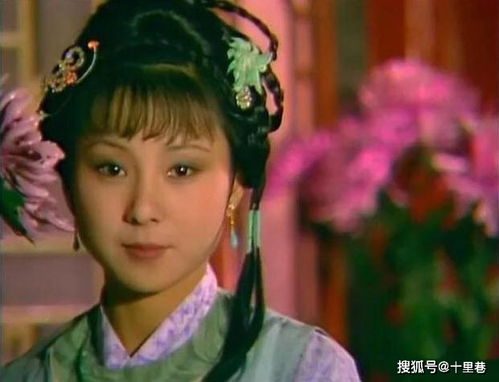 晴雯为何在宝玉面前撕扇子，是出于何种情感和原因？