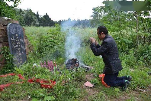 惯与墓碑形状：歪歪扭扭一定不好吗？