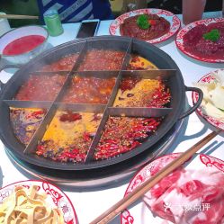 洪崖洞码头老火锅——网红与本地人的纠结体