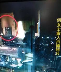 镜子中的人影