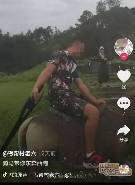 英雄墓前为何有鬼影？
