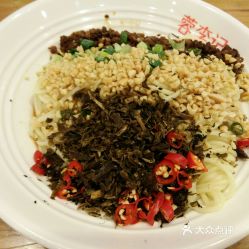三、  特色较小吃：寻觅那份独一无二的味道