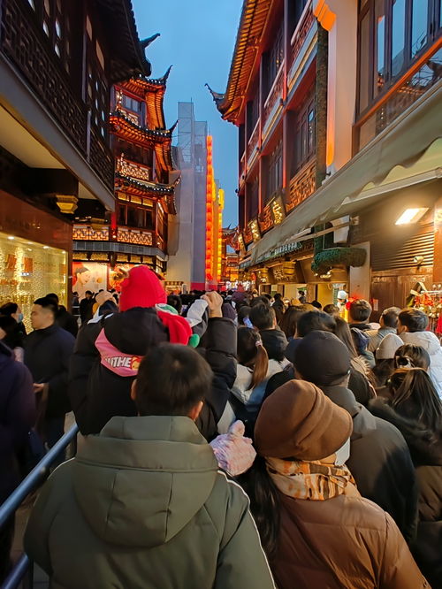 古城的春节狂欢：热闹背后的凄凉