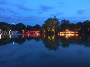 还剑湖（Lake Hoan Kiem）