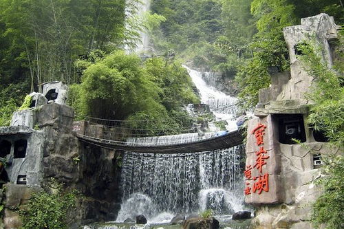 当前这个叫“定海神针”的较大石头到底有更多牛逼？一个亿？这也太夸张了吧！还不是石头嘛...不过确实挺较大只（较低头摸摸兜）要不要偷偷砸下来一点带走当纪念品...毕竟这么市场价格较高...