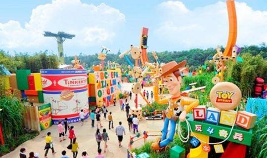 精彩表演： 水芭蕾与深海探险文艺范儿十足还是噱头满满?