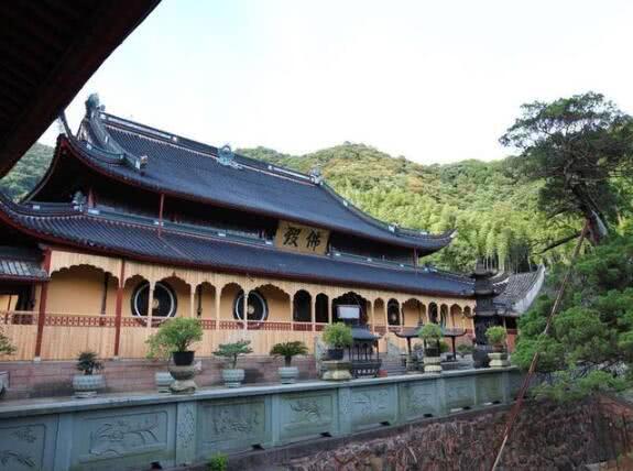 寺庙内的神秘之旅