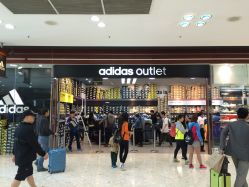 东荟城OUTLET， 全港最大，折扣惊人
