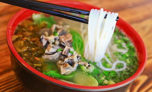 二、土鸡米线——舌尖上的乡土风味