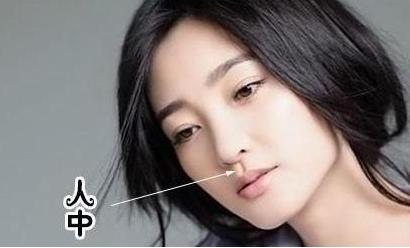 下巴肉嘟嘟的女人