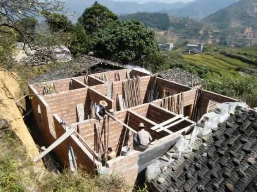 房子有水沟无水在风水来说好不好,风水房子中间有水沟好吗