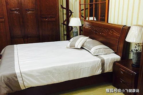 A、 环保法规逼得它们“一丝不苟”