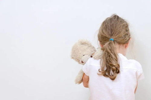 女人八字中爱说话的特征如何解释？不爱说话的八字特征有哪些表现？