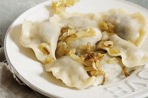 梦见吃饺子有什么吉凶预兆？饺子在梦中意味着什么？