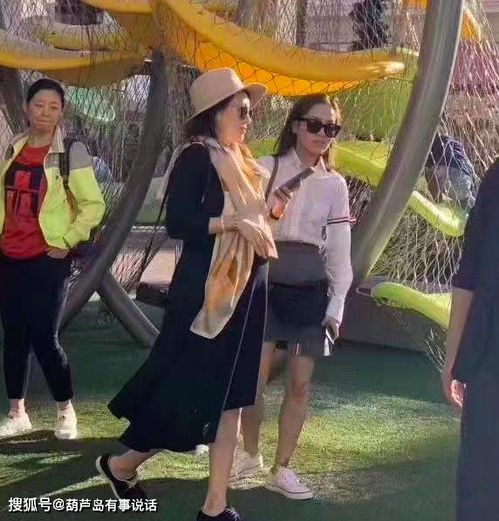 穿旗袍布鞋的算命女先生，偶遇年轻算命先生，这是哪位年轻先生？