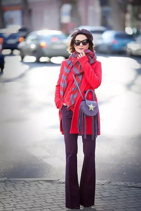 红色围巾：小心使用！