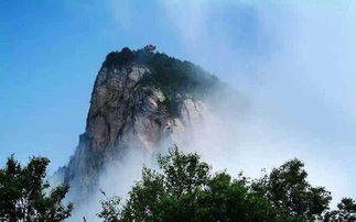 山峰壮丽：俯瞰群山美景