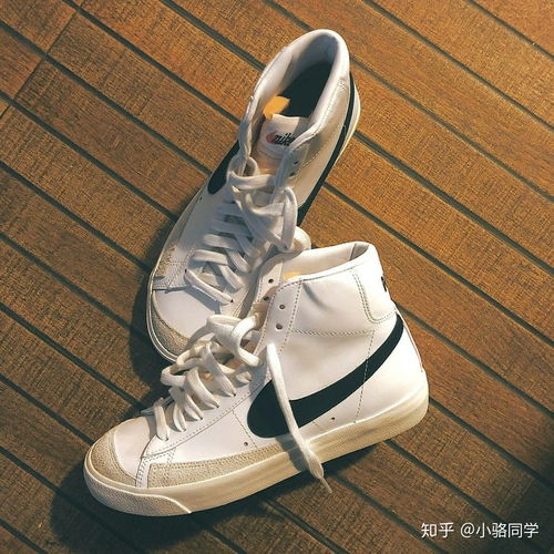 一、 纯白鞋，百搭神器