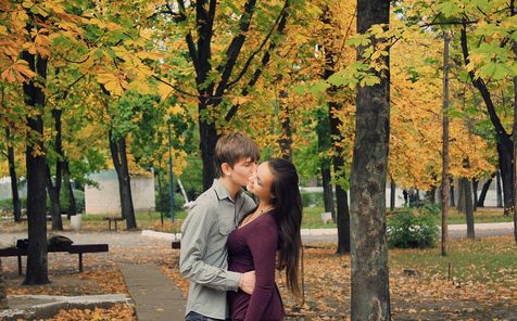 何和看八字中婚姻吉凶的方法有哪些？八字婚姻讲座视频推荐？