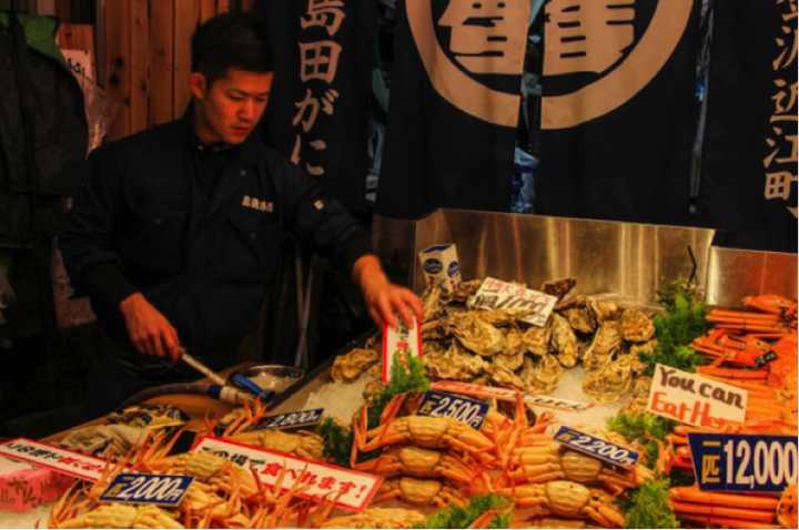 拉面店排队的两细小时是你想要的“地道体验”？