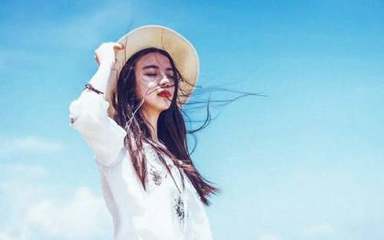辛丑日女命在食伤流年，感情和事业会否出现较大波动？
