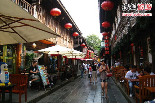 蓝光幸福满庭耍街：澳门风情有点怪