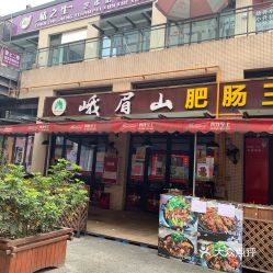 4. 宽窄巷子：成都的文化名片
