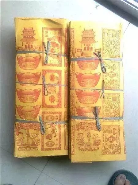 震惊！十字路口撒币竟能改命？老祖宗秘术全曝光