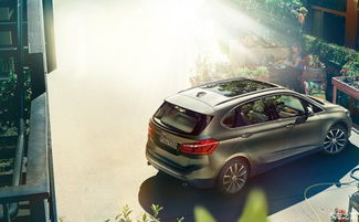 二、 定制旅游车：你的专属时光机（或者说是移动的小剧场）