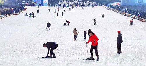 第二天：铁山寺滑雪场 –  摔得鼻青脸肿后的顿悟