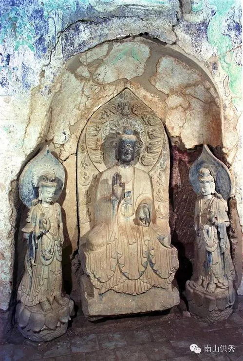 二、 石窟内部：从泥塑到壁画，一口气吃掉全部视觉碎片