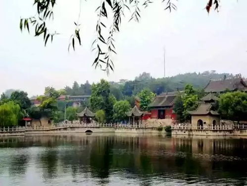二、 百泉湖景区：夏日休闲的好去处
