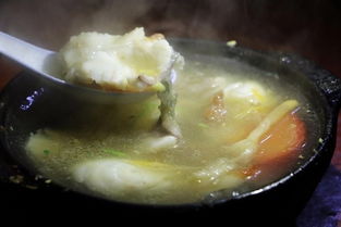 1. 园田塘炖鸡：鸡肉与草药的奇妙碰撞