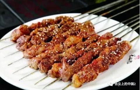 鞍山的烧烤文化：香气扑鼻