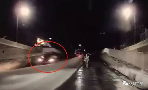 笑声从收音机里传来