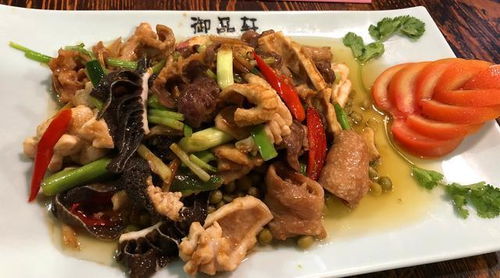二、午餐：牛杂与酿豆腐的灵魂碰撞