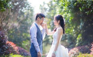 女命八字中劫财坐正官，是否容易引发争夫现象？