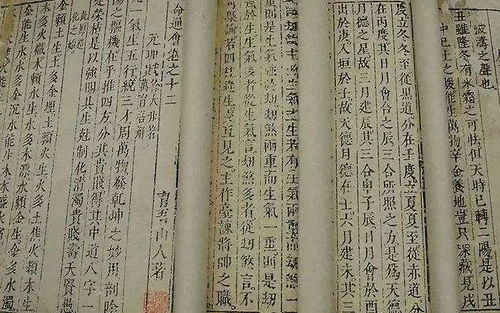 丙火身旺伤官伤尽女生，是否适合从事需要克制自身热情的行业？