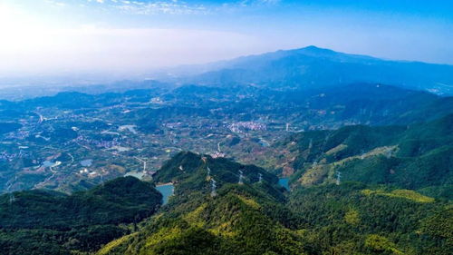 两座石峰肩并肩和两山相叠分别对应哪个生肖？