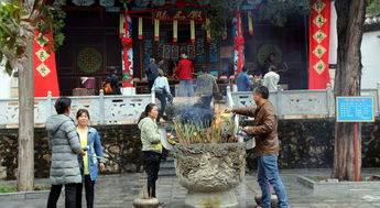 大年三十烧纸钱：传统习俗，祈福安康