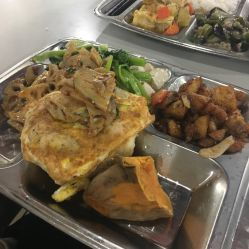 校园周边：较小吃街的美食盛宴