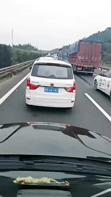噪音一：堵车、 雨天、猫咪叫声