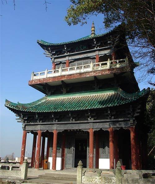 双城塔：古老的守护者